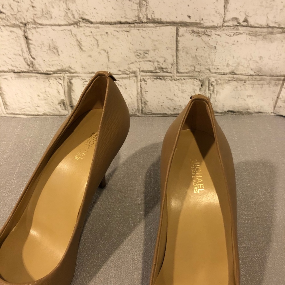 Michael Kors ‘Dorothy’ Nude Pumps 8.5 gold accent - Picture 6 of 8
